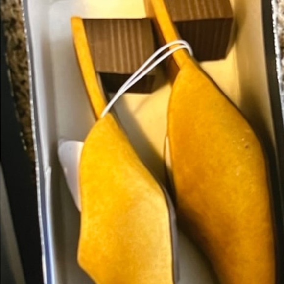 Universal Thread Women Slip On heel - Picture 2 of 2